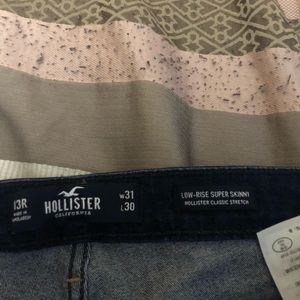 Women’s low-rise ripped skinny jeans